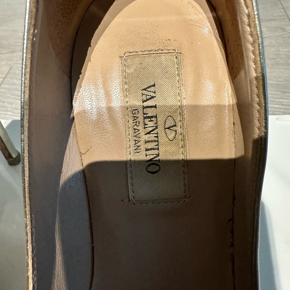 Valentino Garavani Rockstud High heel size 35 Gold leather gently used - Picture 7 of 15